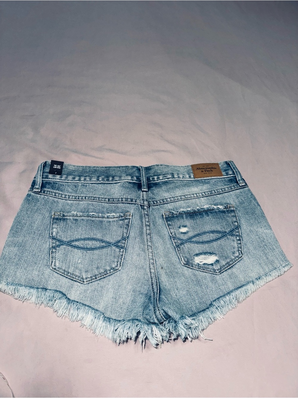 NWT Abercrombie & Fitch Festival High Rise Distressed Denim Shorts Size 2 / 26W - Picture 8 of 10